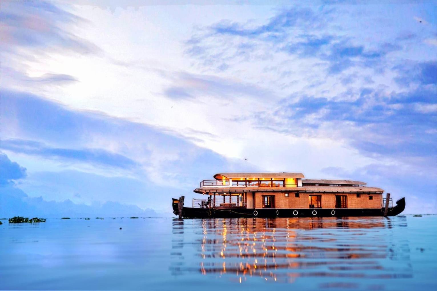 Indraprasthamlakecruise Alappuzha Extérieur photo